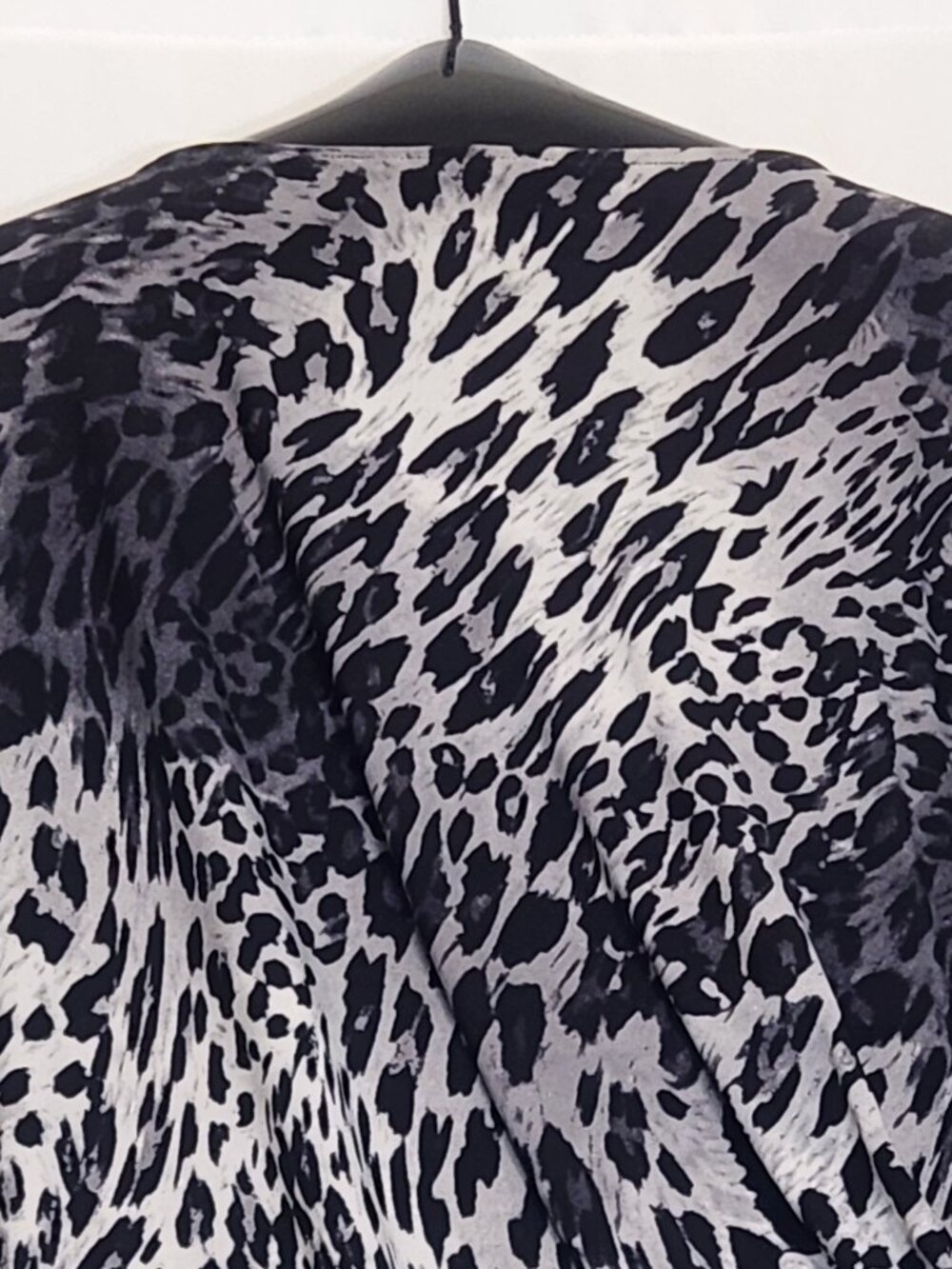 NWT Iman Global Chic Animal Print Top M Gray Black Boatneck ¾ Sleeve HSN - Picture 8 of 10